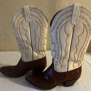 Size 6.5 J. Chisholm Brown Lizard Boots